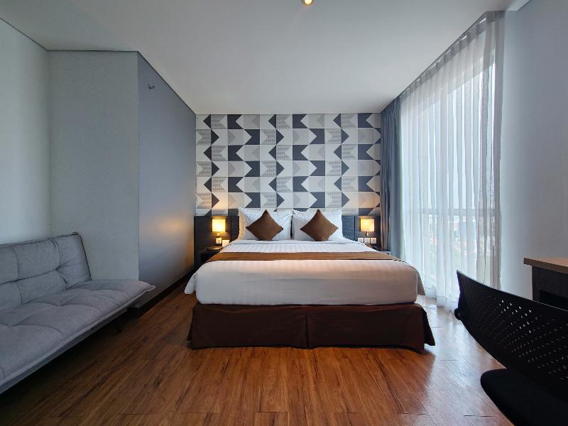 Luminor Hotel Jemursari image
