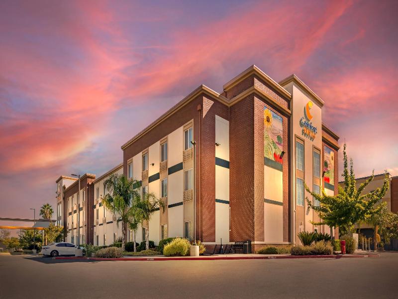 Comfort Suites Woodland - Sacramento Airport image