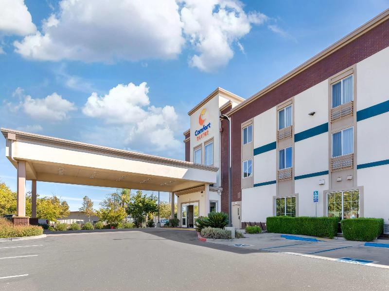 Comfort Suites Woodland - Sacramento Airport image