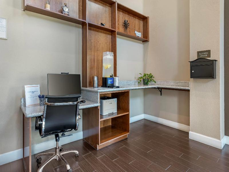 Comfort Suites Woodland - Sacramento Airport image