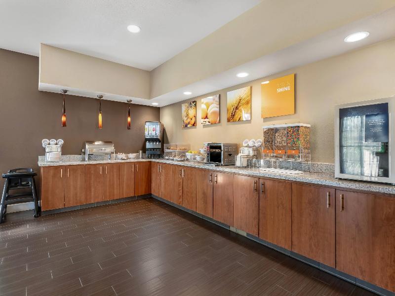 Comfort Suites Woodland - Sacramento Airport image