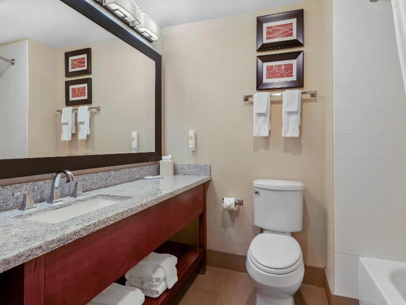 Comfort Suites Woodland - Sacramento Airport image