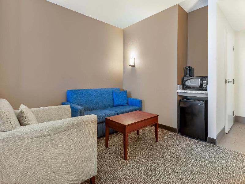 Comfort Suites Woodland - Sacramento Airport image