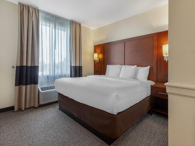 Comfort Suites Woodland - Sacramento Airport image
