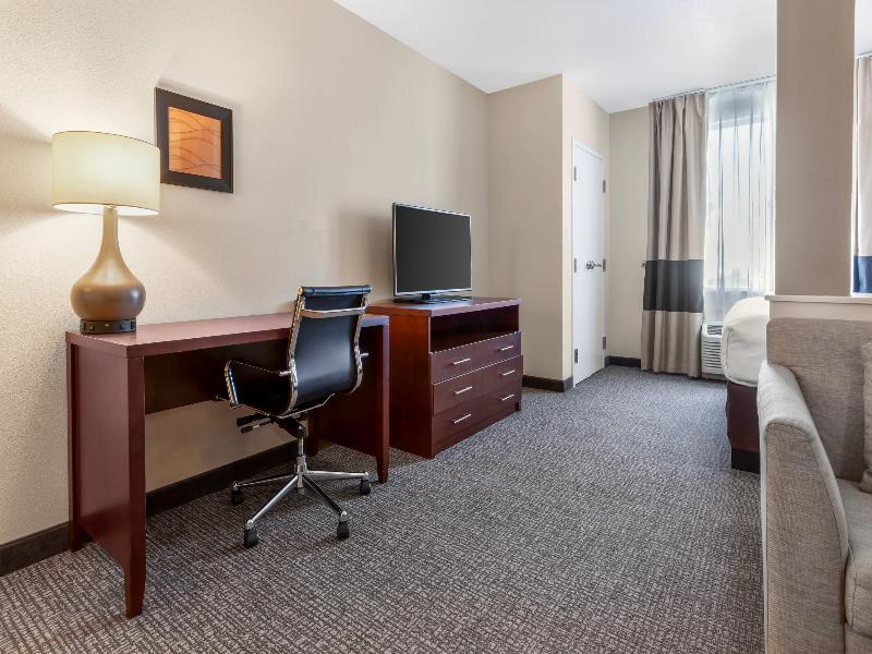 Comfort Suites Woodland - Sacramento Airport image