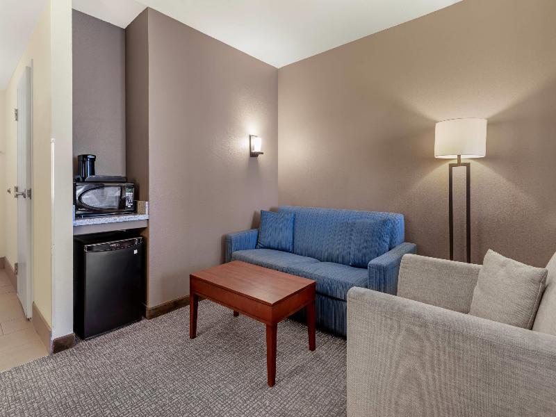 Comfort Suites Woodland - Sacramento Airport image