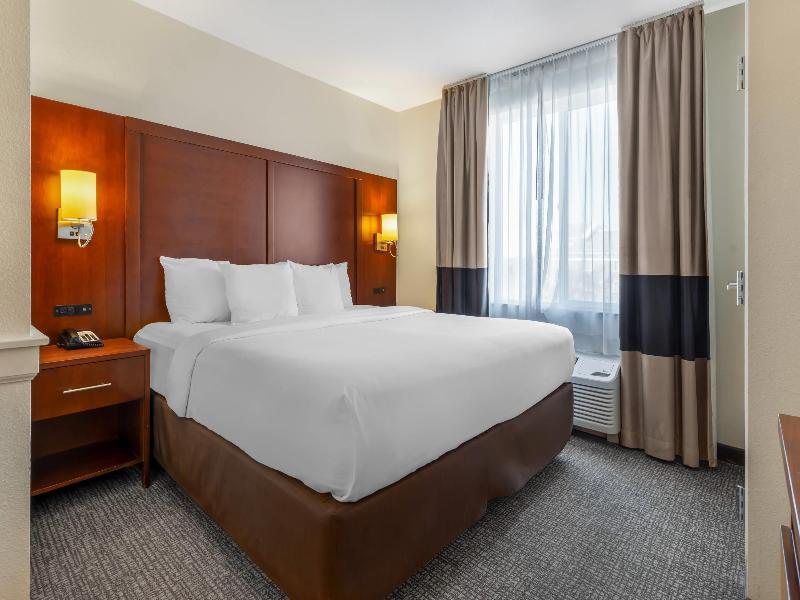 Comfort Suites Woodland - Sacramento Airport image