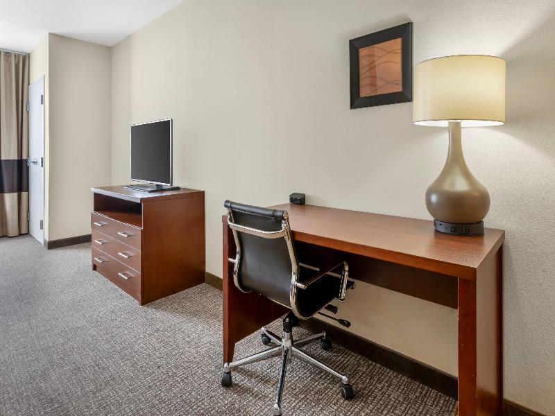 Comfort Suites Woodland - Sacramento Airport image