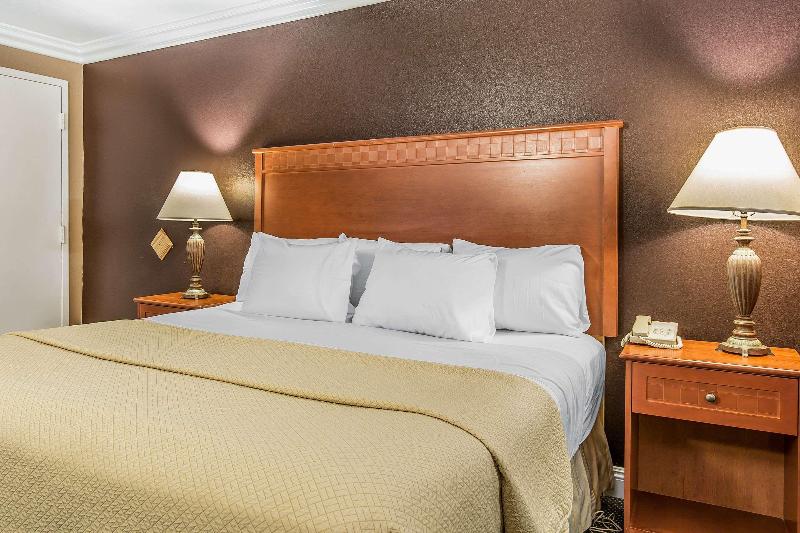 Rodeway Inn Ventura Midtown image