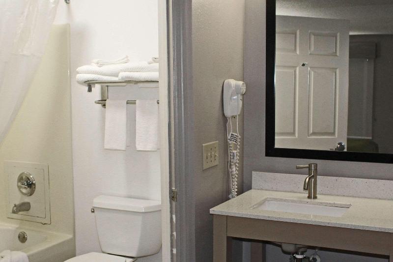 Quality Inn Scottsboro Us/72-Lake Guntersville Are image