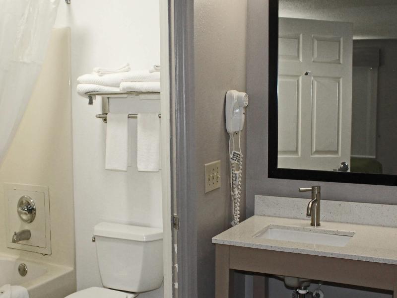 Quality Inn Scottsboro Us/72-Lake Guntersville Are image