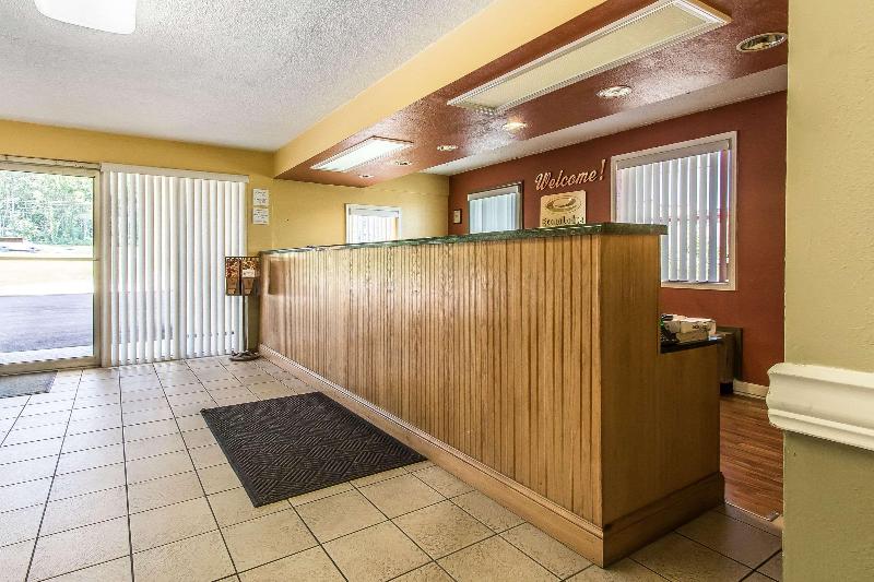 Econo Lodge Scottsboro Area image