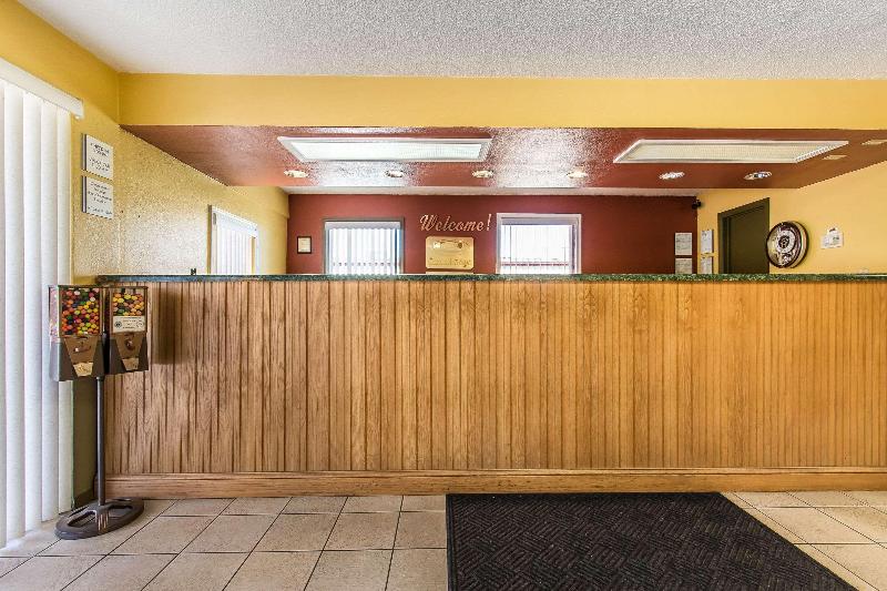 Econo Lodge Scottsboro Area image