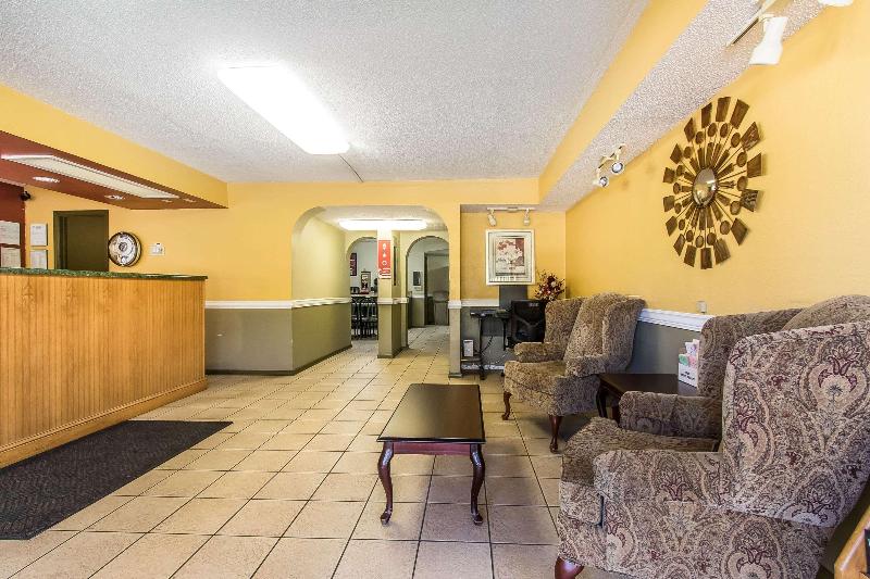 Econo Lodge Scottsboro Area image