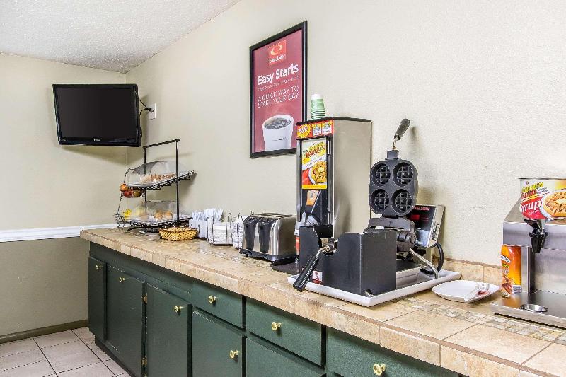 Econo Lodge Scottsboro Area image