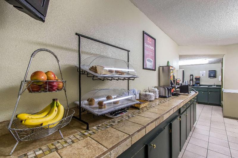 Econo Lodge Scottsboro Area image
