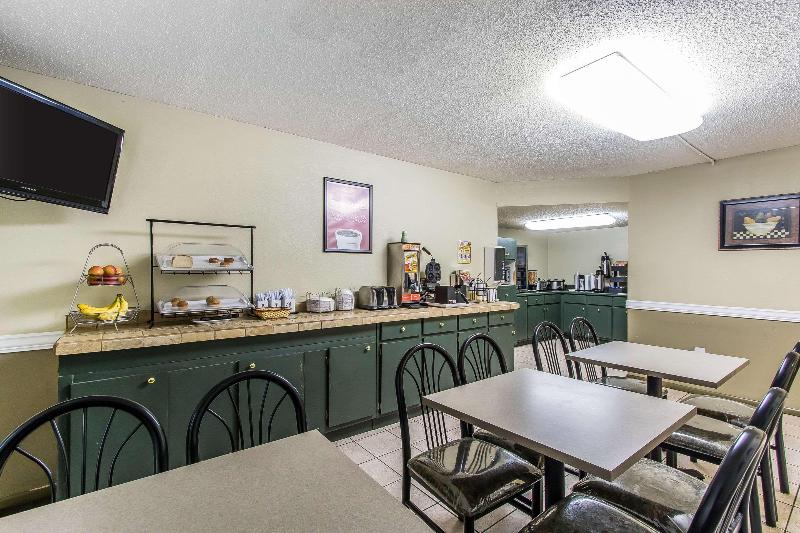 Econo Lodge Scottsboro Area image