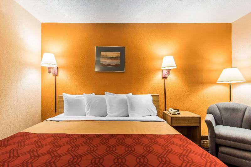 Econo Lodge Scottsboro Area image