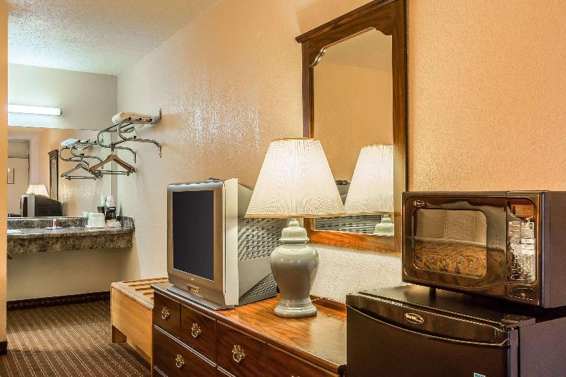 Econo Lodge Scottsboro Area image