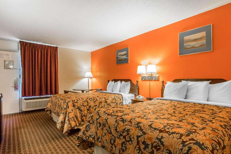 Econo Lodge Scottsboro Area image