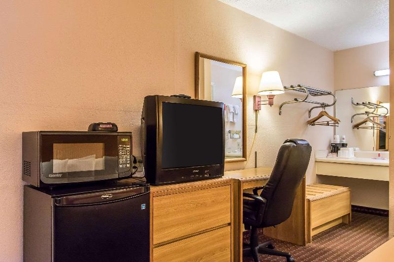 Econo Lodge Scottsboro Area image