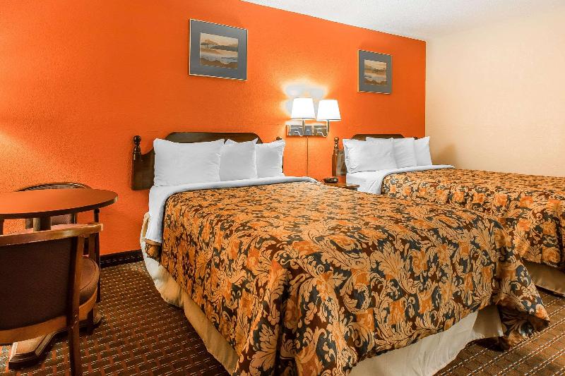 Econo Lodge Scottsboro Area image