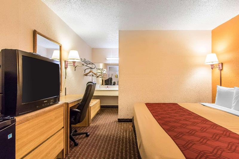 Econo Lodge Scottsboro Area image