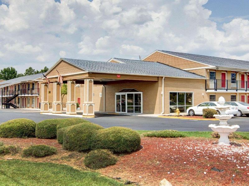 Econo Lodge Pine Bluff image