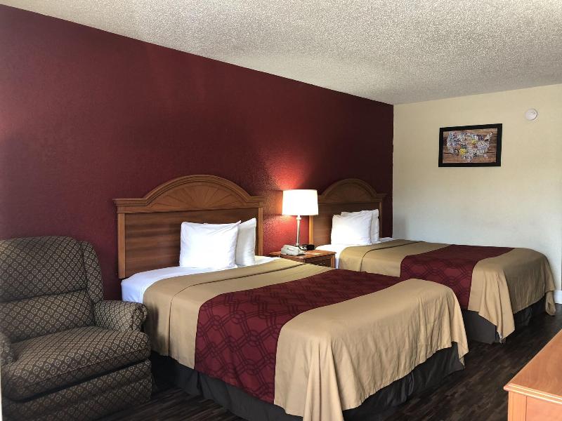 Econo Lodge Pine Bluff image