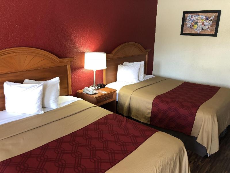 Econo Lodge Pine Bluff image