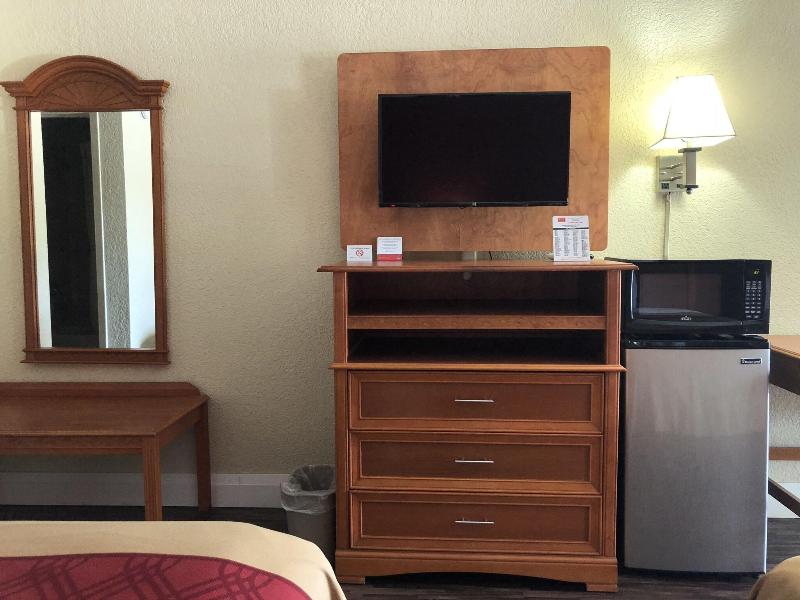 Econo Lodge Pine Bluff image