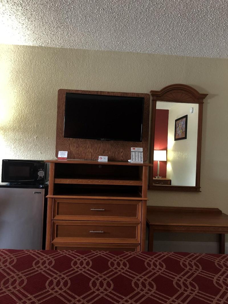 Econo Lodge Pine Bluff image