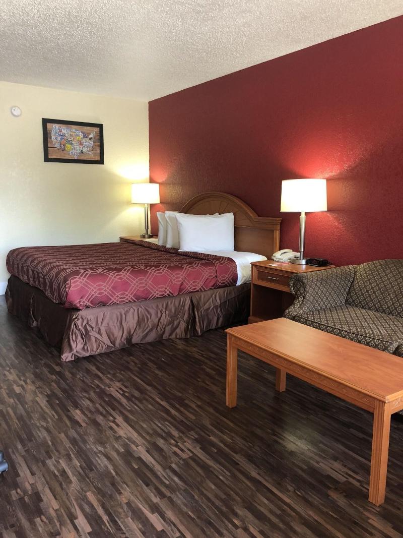 Econo Lodge Pine Bluff image