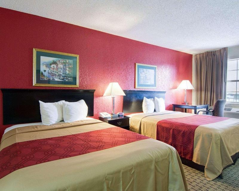 Econo Lodge Pine Bluff image