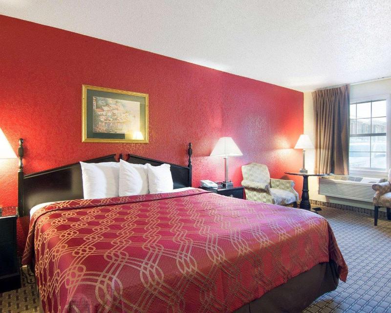 Econo Lodge Pine Bluff image
