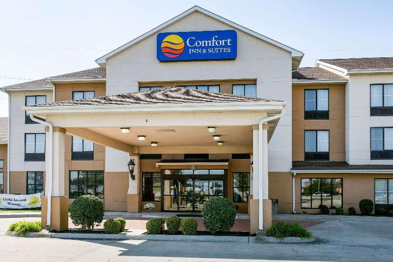 Comfort Inn & Suites Blytheville Area image