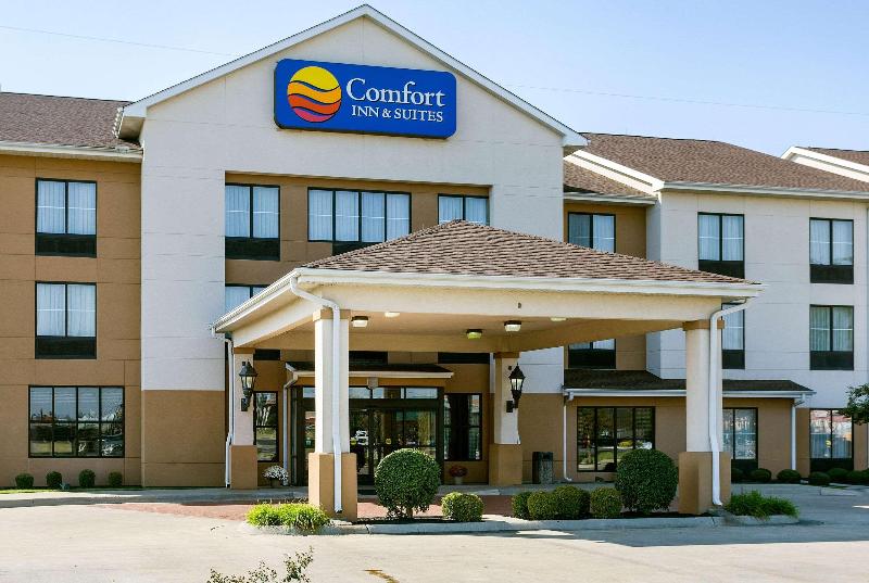 Comfort Inn & Suites Blytheville Area image
