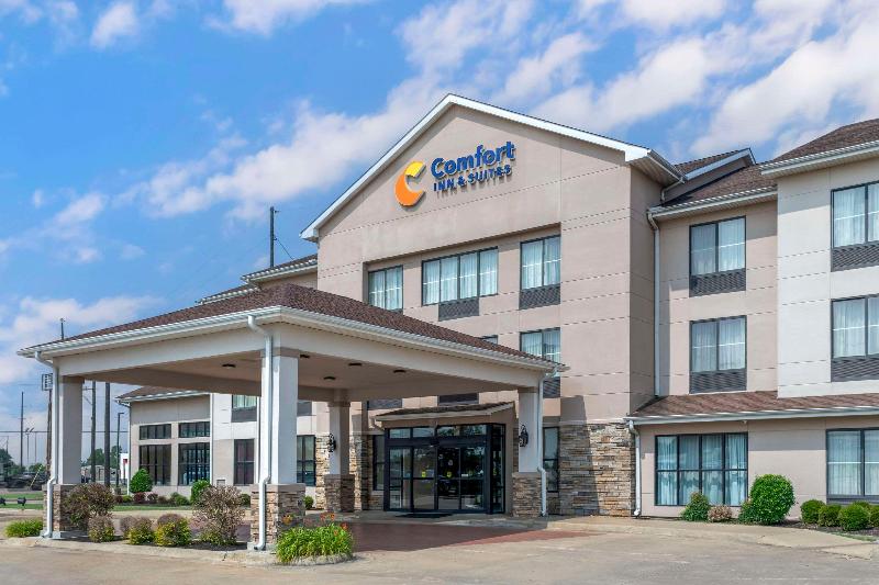 Comfort Inn & Suites Blytheville Area image