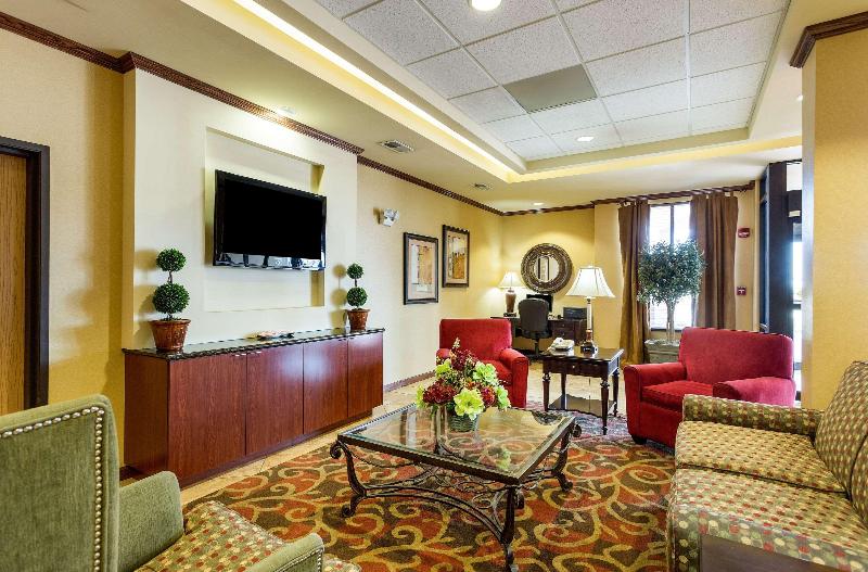 Comfort Inn & Suites Blytheville Area image
