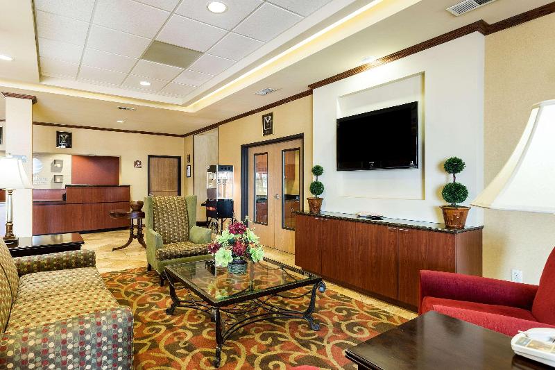 Comfort Inn & Suites Blytheville Area image