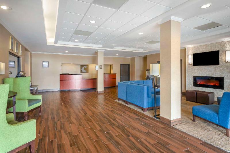 Comfort Inn & Suites Blytheville Area image