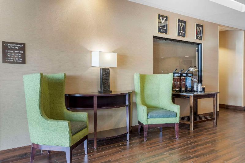 Comfort Inn & Suites Blytheville Area image
