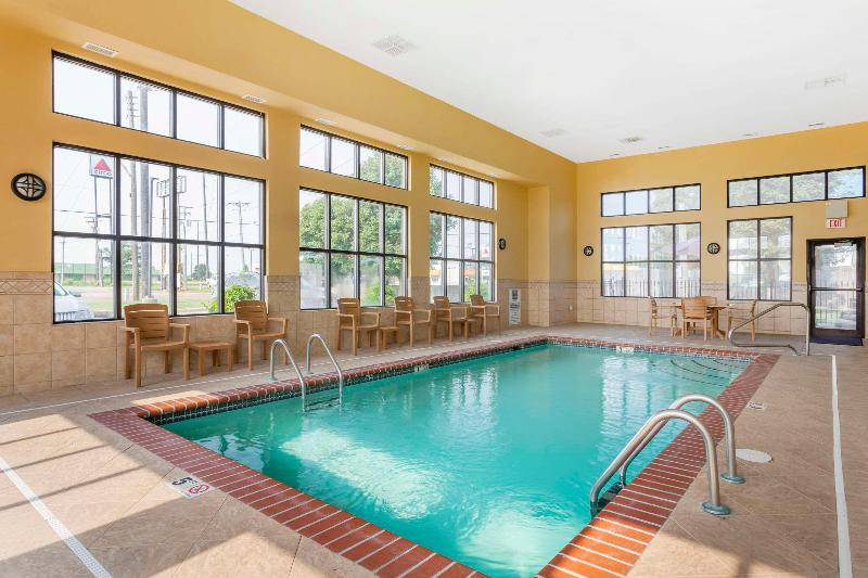 Comfort Inn & Suites Blytheville Area image
