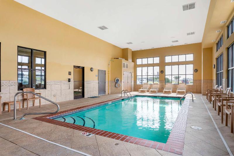 Comfort Inn & Suites Blytheville Area image