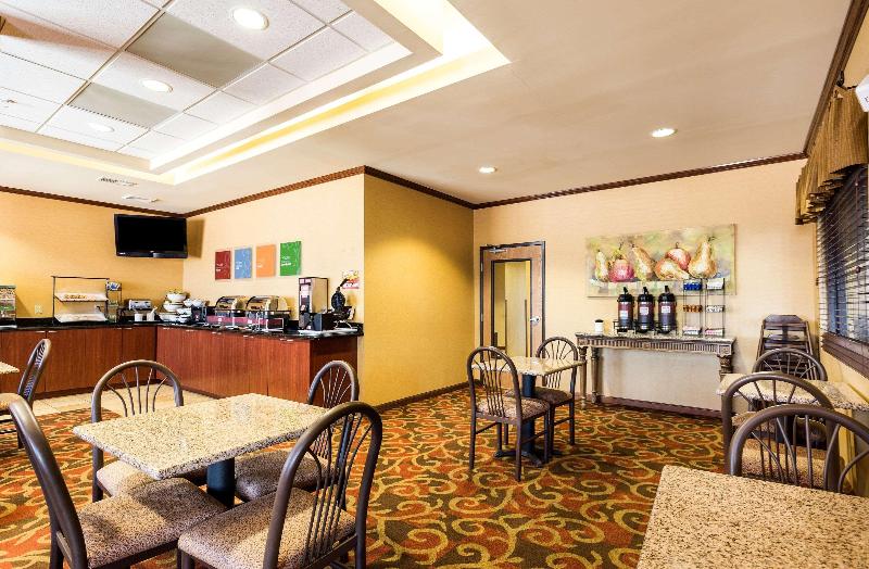 Comfort Inn & Suites Blytheville Area image