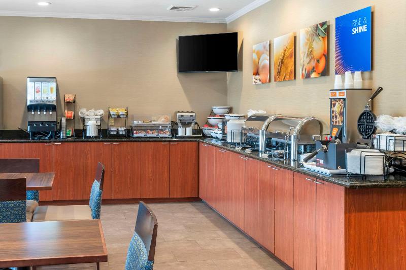 Comfort Inn & Suites Blytheville Area image