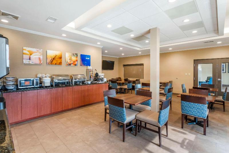 Comfort Inn & Suites Blytheville Area image