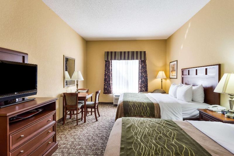 Comfort Inn & Suites Blytheville Area image