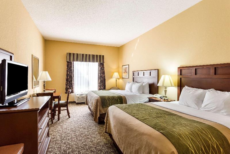 Comfort Inn & Suites Blytheville Area image