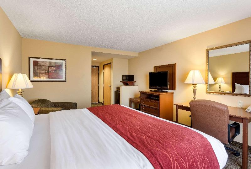 Comfort Inn & Suites Blytheville Area image